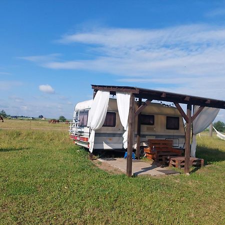 Stajnia Karczow Otel Oda fotoğraf